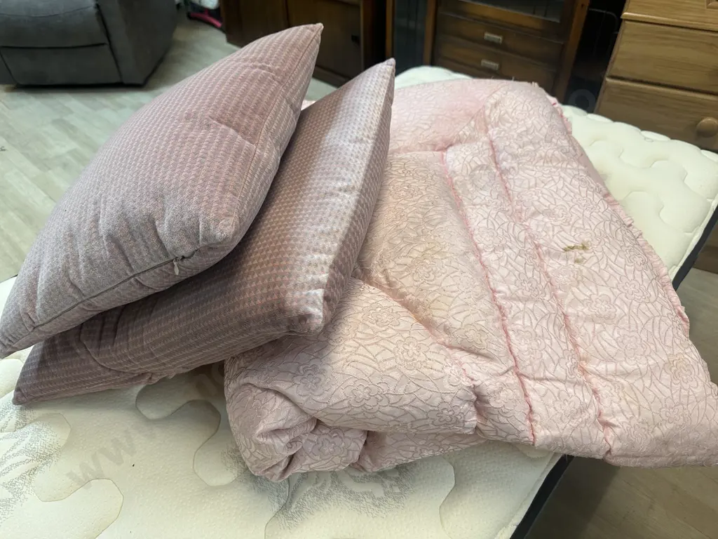 Vintage Moereka Sweet Sleep Quilt Coverlet & Cushions x2 Image 1++
