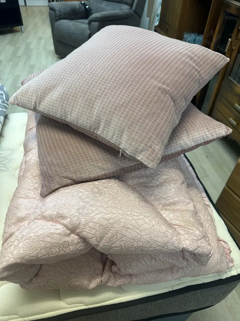 Vintage Moereka Sweet Sleep Quilt Coverlet & Cushions x2 Image 1++
