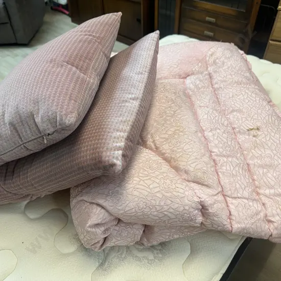 Vintage Moereka Sweet Sleep Quilt Coverlet & Cushions x2
