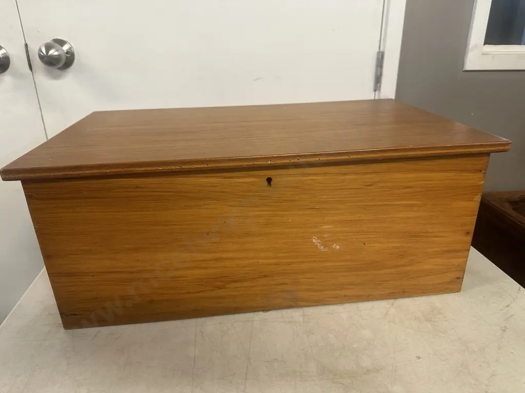 Vintage Small Glory Box With Tray & Copper Handles H23 W58 D35cm. Image 1++