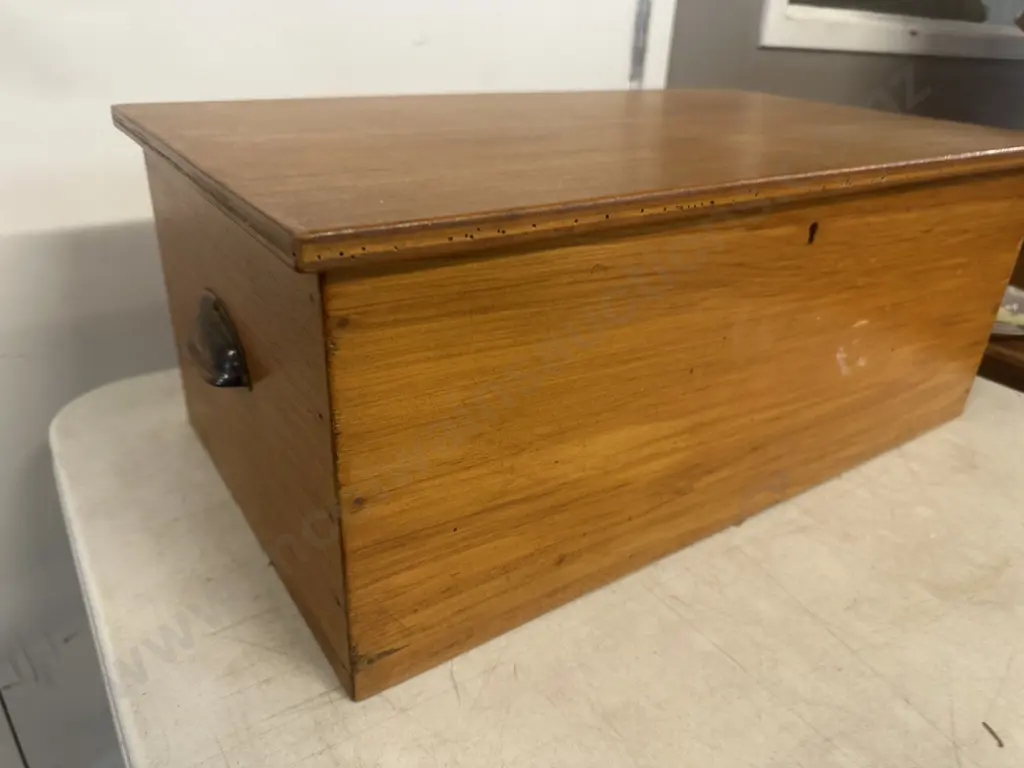 Vintage Small Glory Box With Tray & Copper Handles H23 W58 D35cm. Image 1++