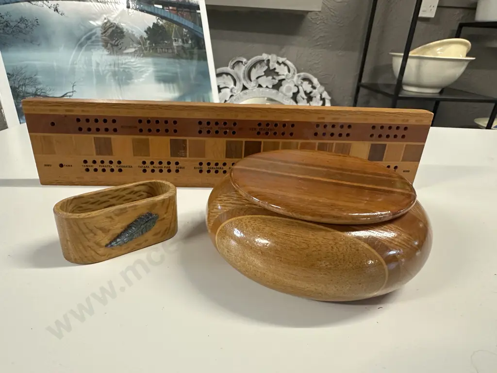 Vintage Wooden Ware Items Including Native Timbers Of New Zealand Cribbage Score Board, Trinket Dish & Napkin Holder Image 1++