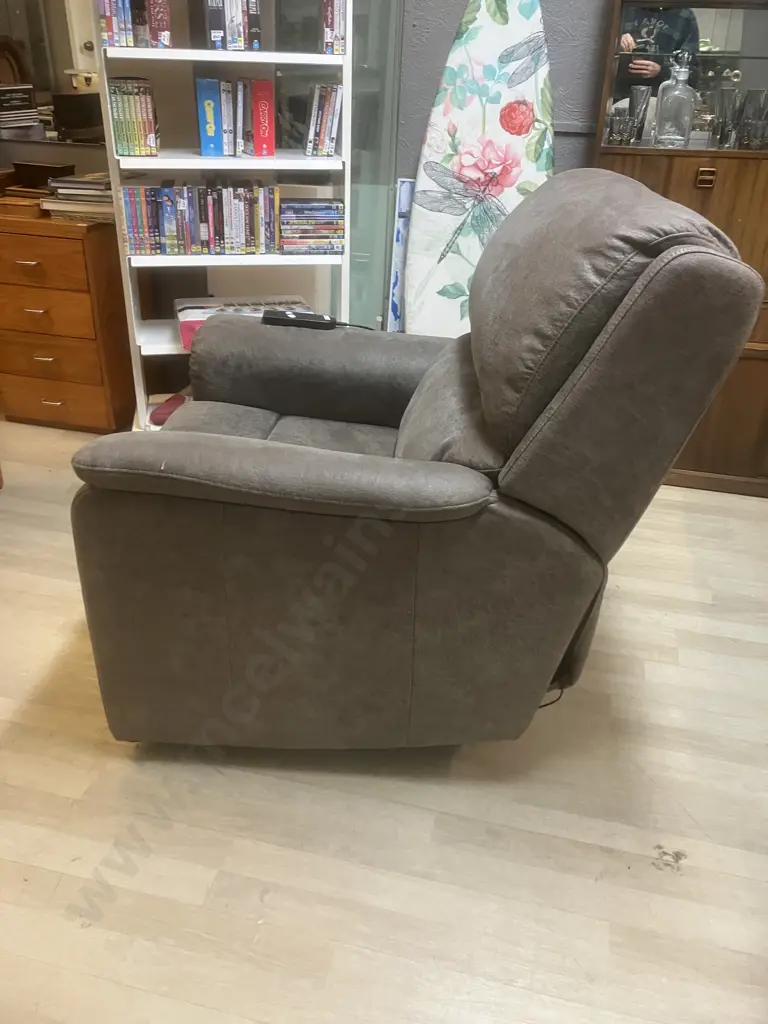 Electric Recling Armchair Ex Harvey Norman Image 1++
