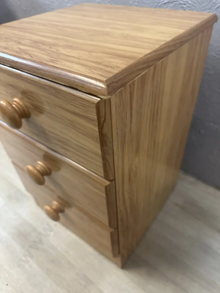 Furnells Furniture Rimu Effect Three Drawer Bedside Cabinet H61 W40 D40cm. Image 1++