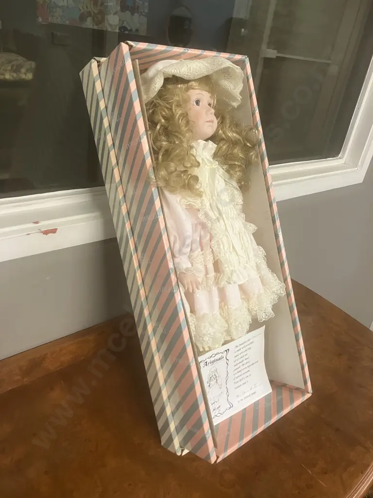 Gabrielle - Ariginals Hand Painted Porcelain Doll Limited #14 of 72, Hand Sewn Dress, New In Box (47cm) Image 1++