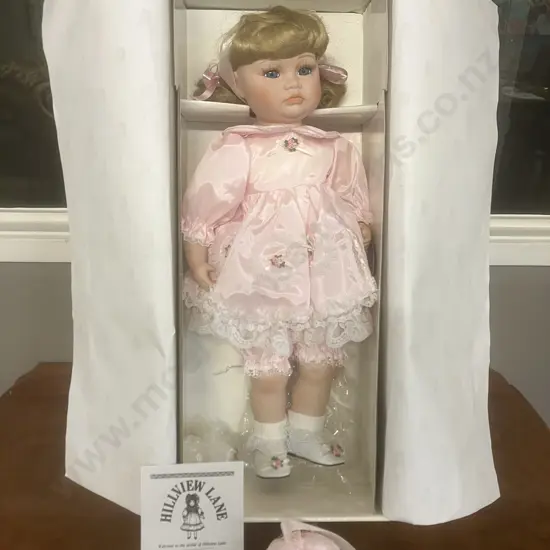 Amy - Hillview Lane Porcelain Doll, Limited Edition #194 / 360 With COA In Display Box, Original Clothing (48cm)