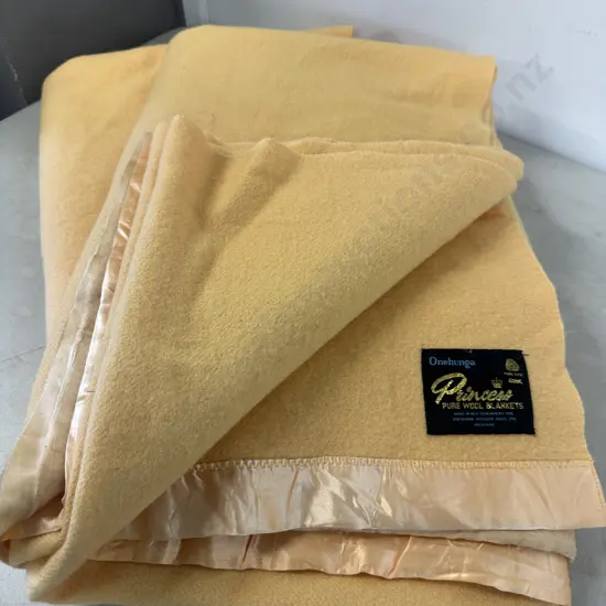 Pair Of Vintage Single Onehunga Princess Woollen Blankets