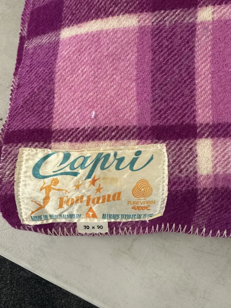 Pair Of Vintage Single Capri Woollen Blankets Woollen Blankets Image 1++