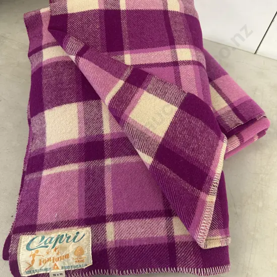 Pair Of Vintage Single Capri Woollen Blankets Woollen Blankets