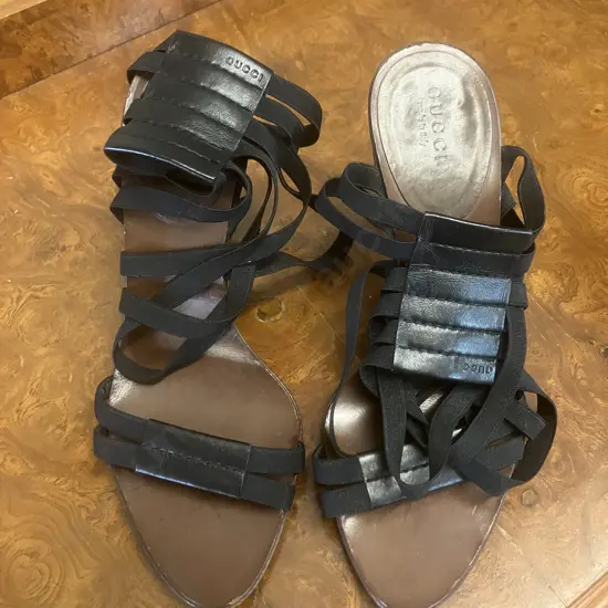 Pair of Gucci Stiletto Heels Size 34 1/2 C