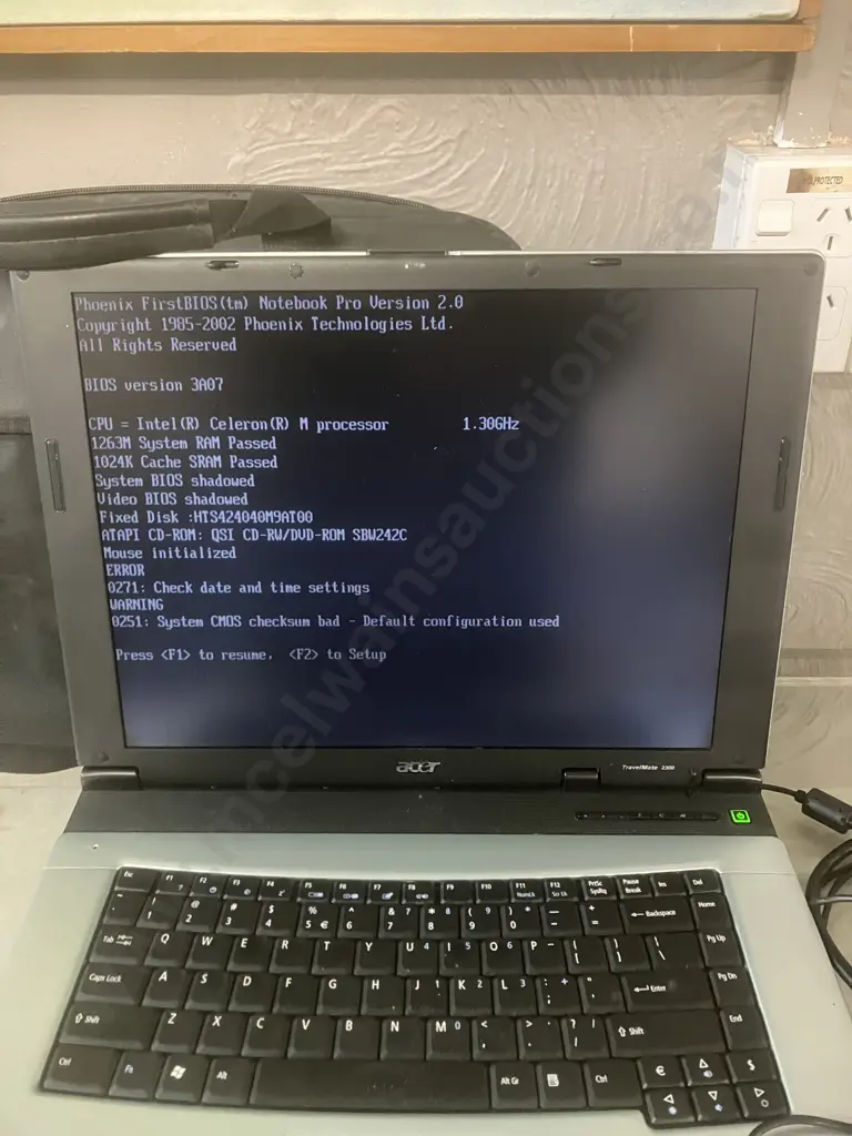 Acer TravelMate 2304LCi 2300 Series Laptop With Charger & Laptop Bag Image 1++