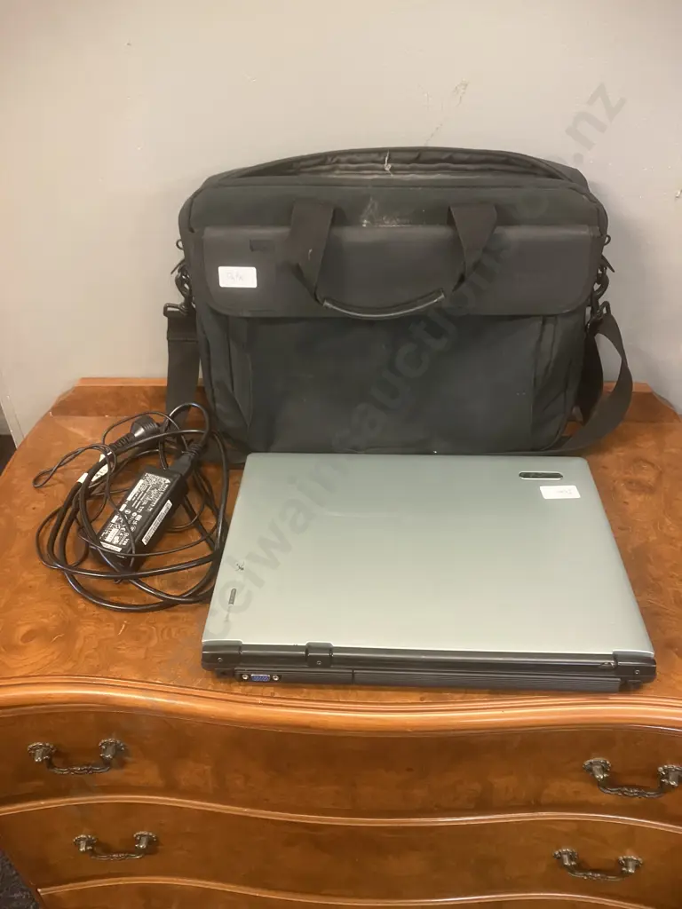 Acer TravelMate 2304LCi 2300 Series Laptop With Charger & Laptop Bag Image 1++
