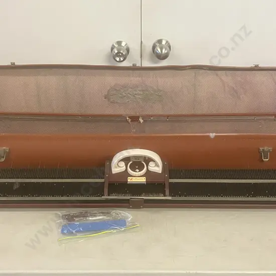 Vintage Knitmaster 4500 Knitting Machine With Original Case c1950s Made In Britain