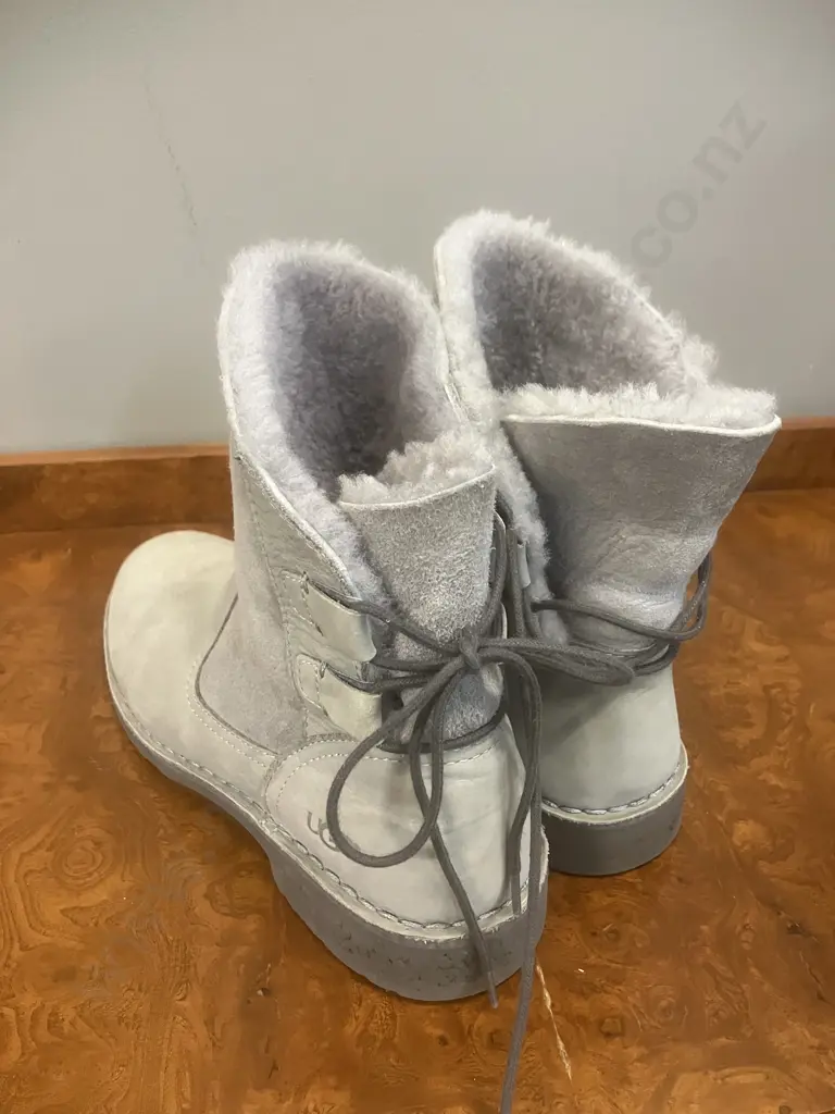 Pair of UGG Suede Back-Lace Naiyah Womens Boots, Grey Size UK 7.5 Image 1++