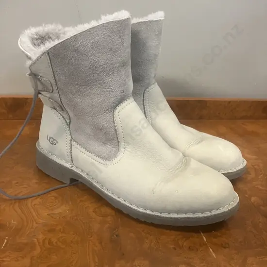 Pair of UGG Suede Back-Lace Naiyah Womens Boots, Grey Size UK 7.5