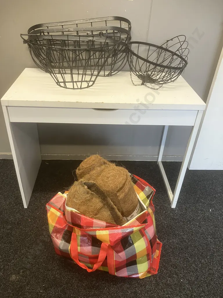 Assorted Wire Planter Baskets, Coir Matting Etc Image 1++