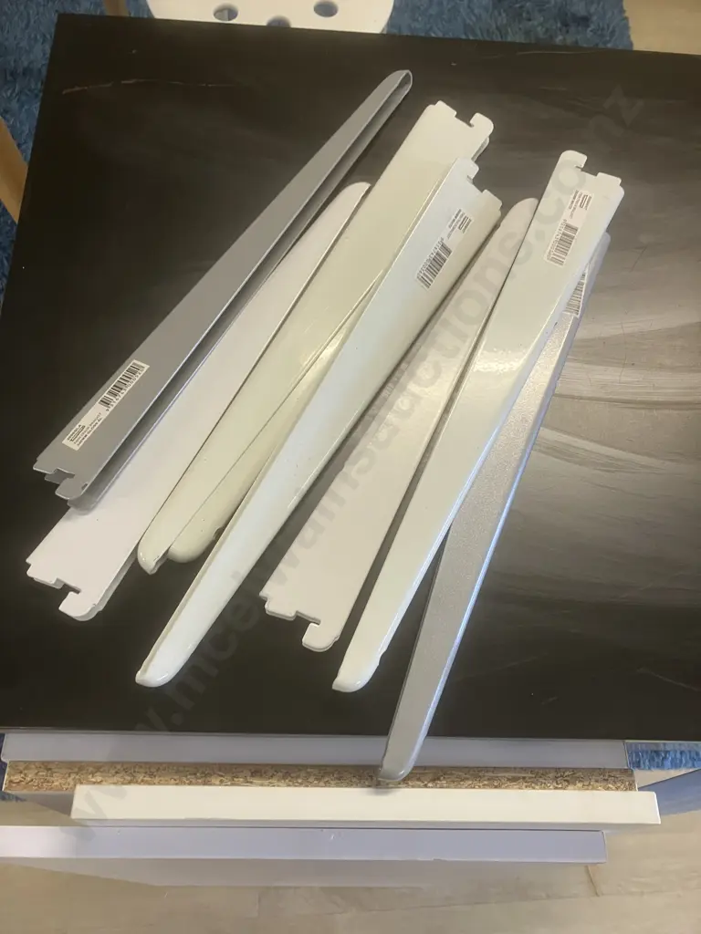 Number 8 Wall Mount Shelf With Brackets & Shelves Image 1++