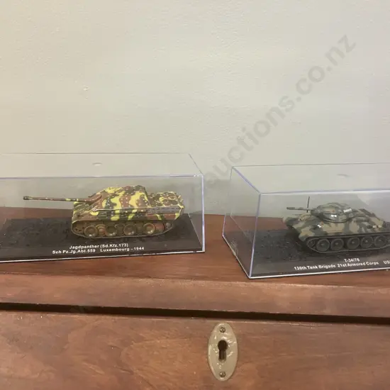Model Tanks -34/76 130th Tank Brigade 21st Arm. Corps USSR-1942 & Jagdpanther (Sd.Kfz.173) Sch Pz.Jg.Abt.559 Lux-1944