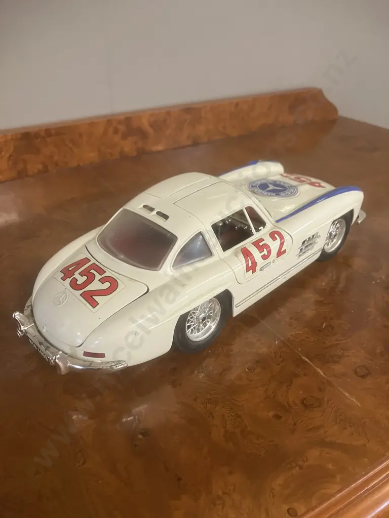 Bburago Mercedes-Benz 300 SL (1954) 1:18 Diecast Model Made In Italy Image 1++