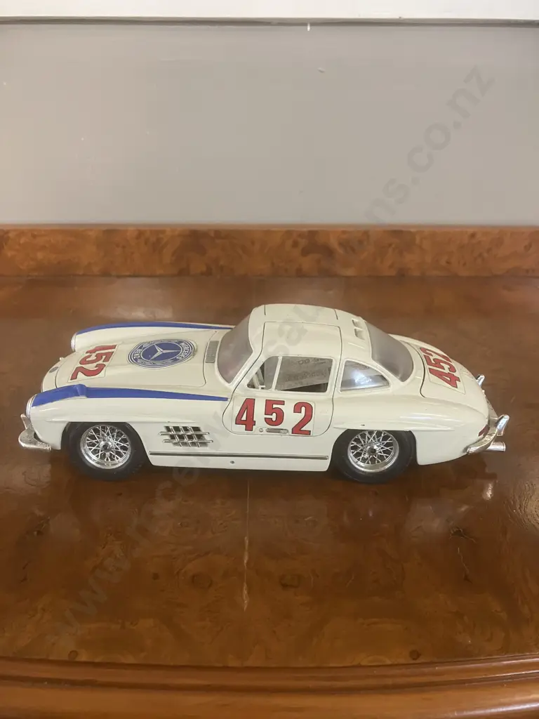 Bburago Mercedes-Benz 300 SL (1954) 1:18 Diecast Model Made In Italy Image 1++