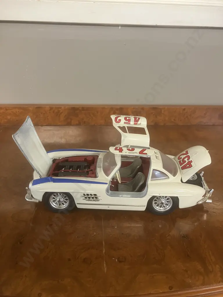 Bburago Mercedes-Benz 300 SL (1954) 1:18 Diecast Model Made In Italy Image 1++