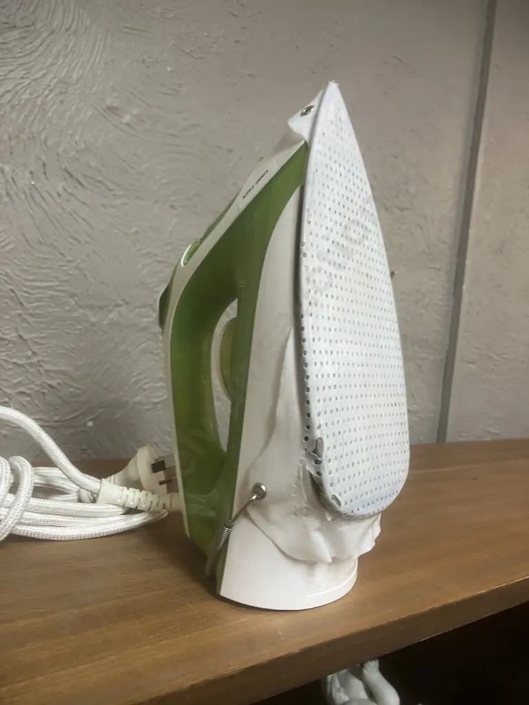 Sunbeam Pro Steam Iron With Pink Framed Ironing Board Image 1++