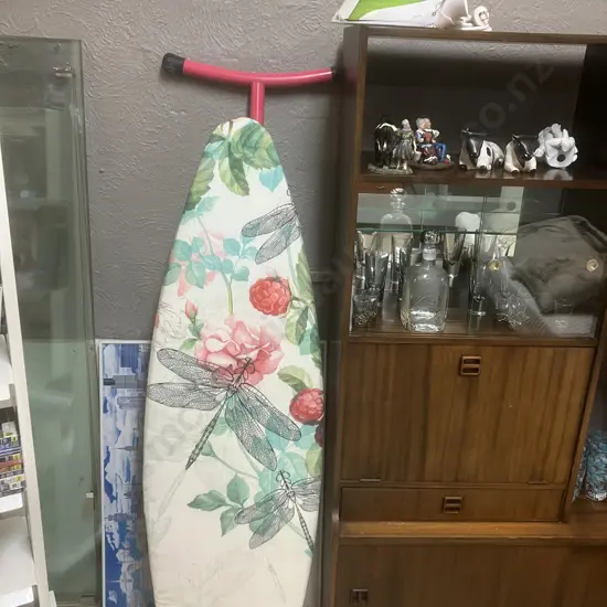 Sunbeam Pro Steam Iron With Pink Framed Ironing Board