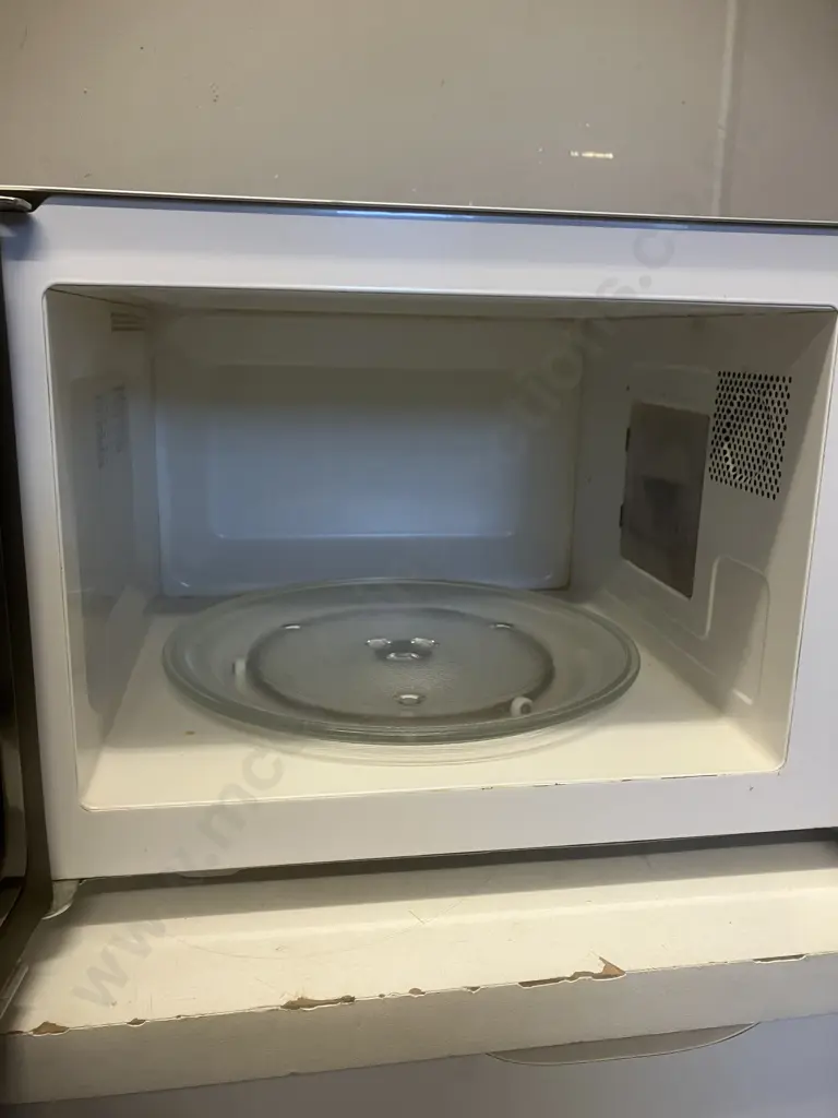 Onix 23 Litre Digital Microwave Oven EM823ACl Image 1++