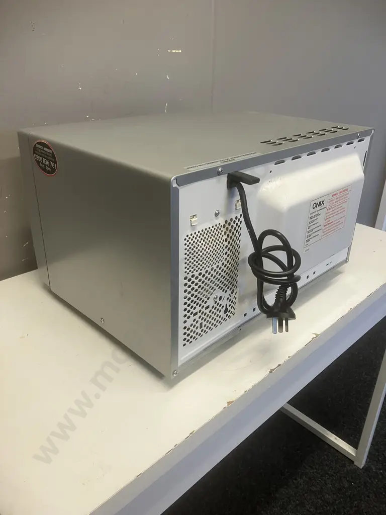 Onix 23 Litre Digital Microwave Oven EM823ACl Image 1++