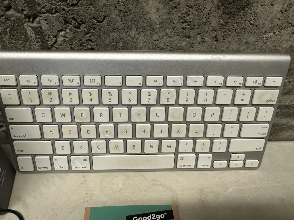 Apple Magic Keyboard A1314, Everis Smart Band E4004 Etc Image 1++