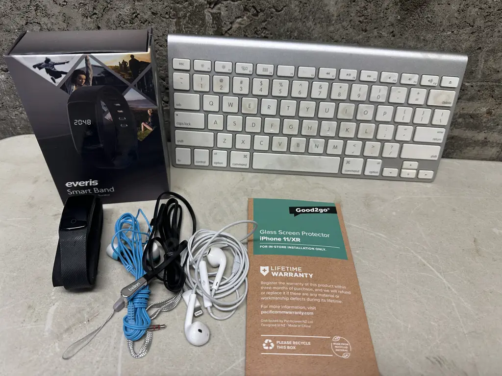 Apple Magic Keyboard A1314, Everis Smart Band E4004 Etc Image 1++