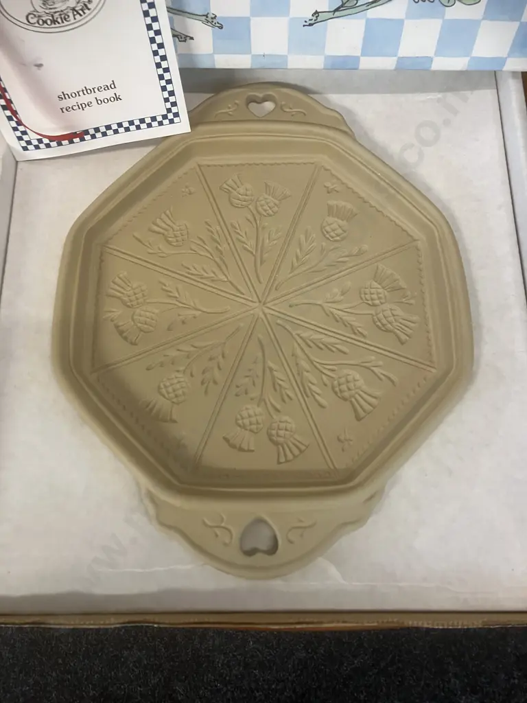 Brown Bag Cookie Art "Thistle" Pattern Hill Design Ceramic Shortbread Pan With Recipe Book In Original Box - 1990 Image 1++