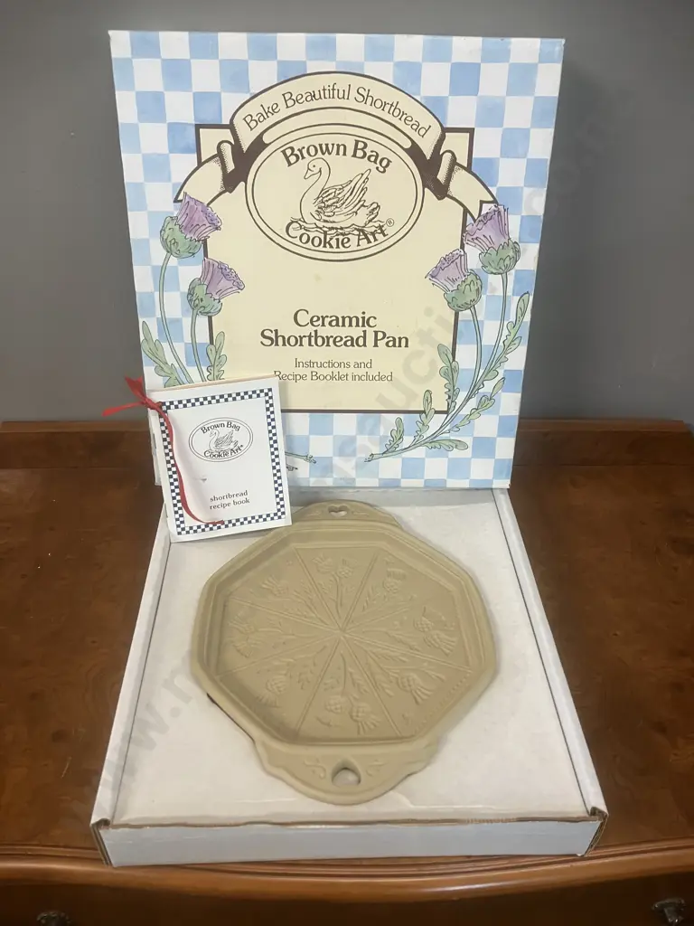Brown Bag Cookie Art "Thistle" Pattern Hill Design Ceramic Shortbread Pan With Recipe Book In Original Box - 1990 Image 1++