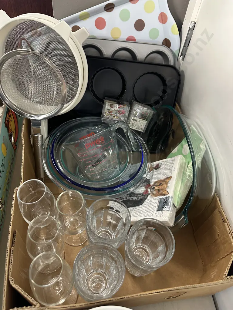 Box Lot Of Bakeware & Glassware Etc Image 1++