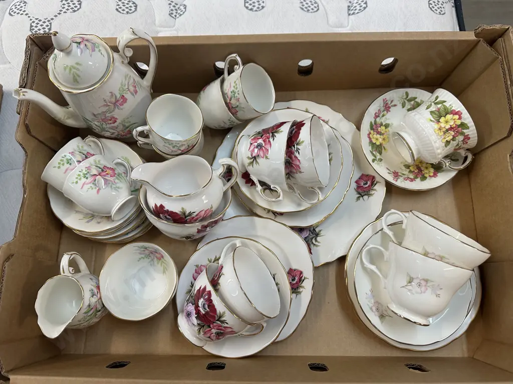 Selection Of Tea Ware China Items Including Royal Vale Roslyn Etc Image 1++