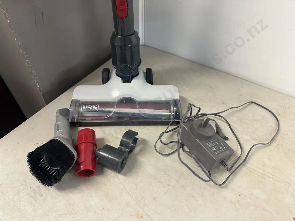 Black & Decker 3n1 Cordless Vac Image 1++