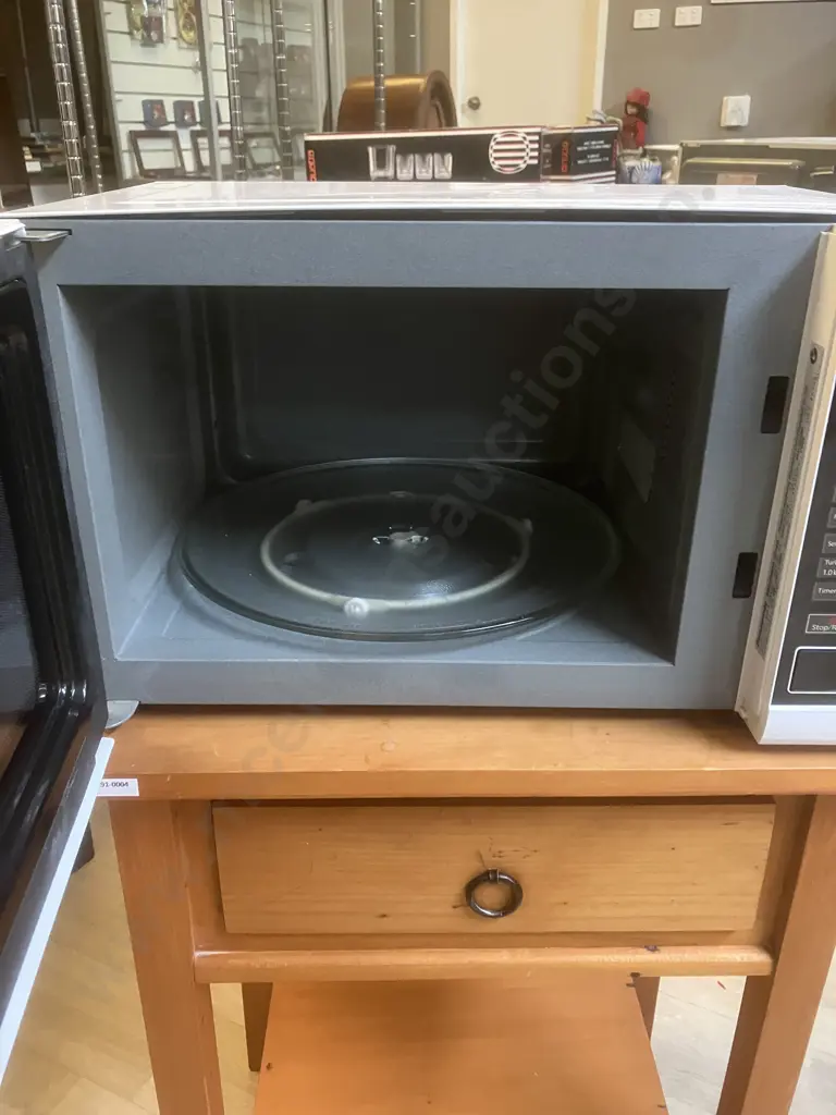 Panasonic Microwave Oven NN-ST641W Image 1++