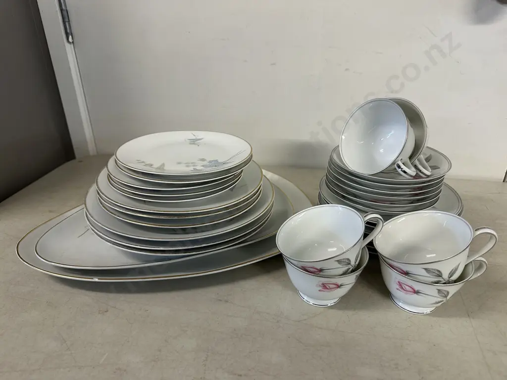 Hutschenreuther Dinnerware With Noritake Trios Image 1++