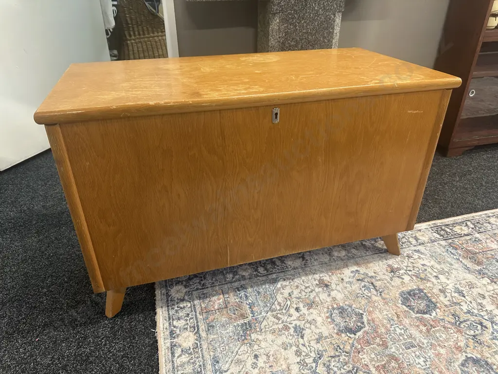 Vintage Light Oak Glory Box With Tray H56 W90 D46cm. (Lid Needs Reattaching To Hinges) Image 1++