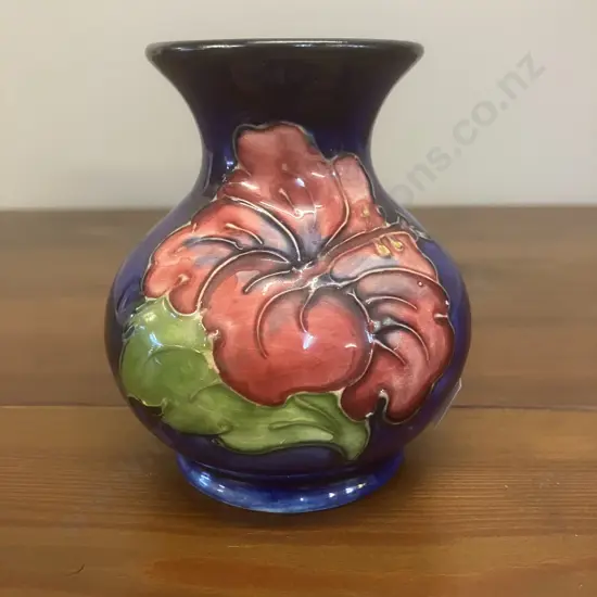 A Vintage Moorcroft Pottery Hibiscus Pattern Cobalt Blue Vase With Late Queen Mary Label (1953-1978). H9.5cm