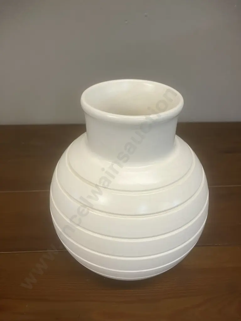 A Wedgwood Ribbed Matt White Glazed Porcelain Vase Designed by Keith Murray. c1930's. H16cm Image 1++