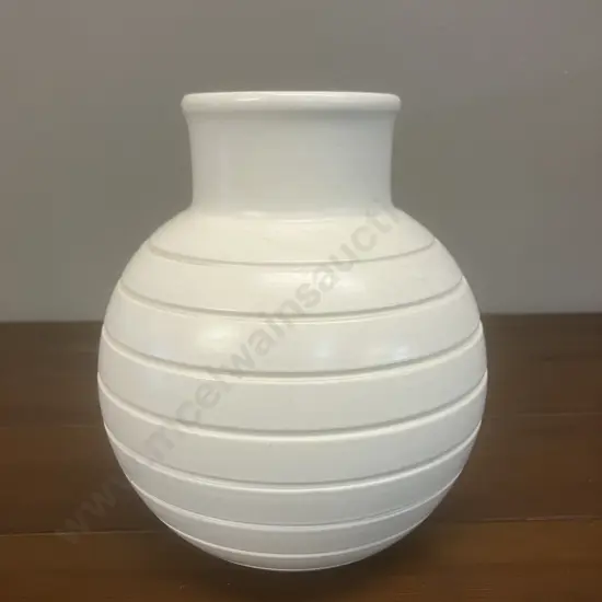 A Wedgwood Ribbed Matt White Glazed Porcelain Vase Designed by Keith Murray. c1930's. H16cm
