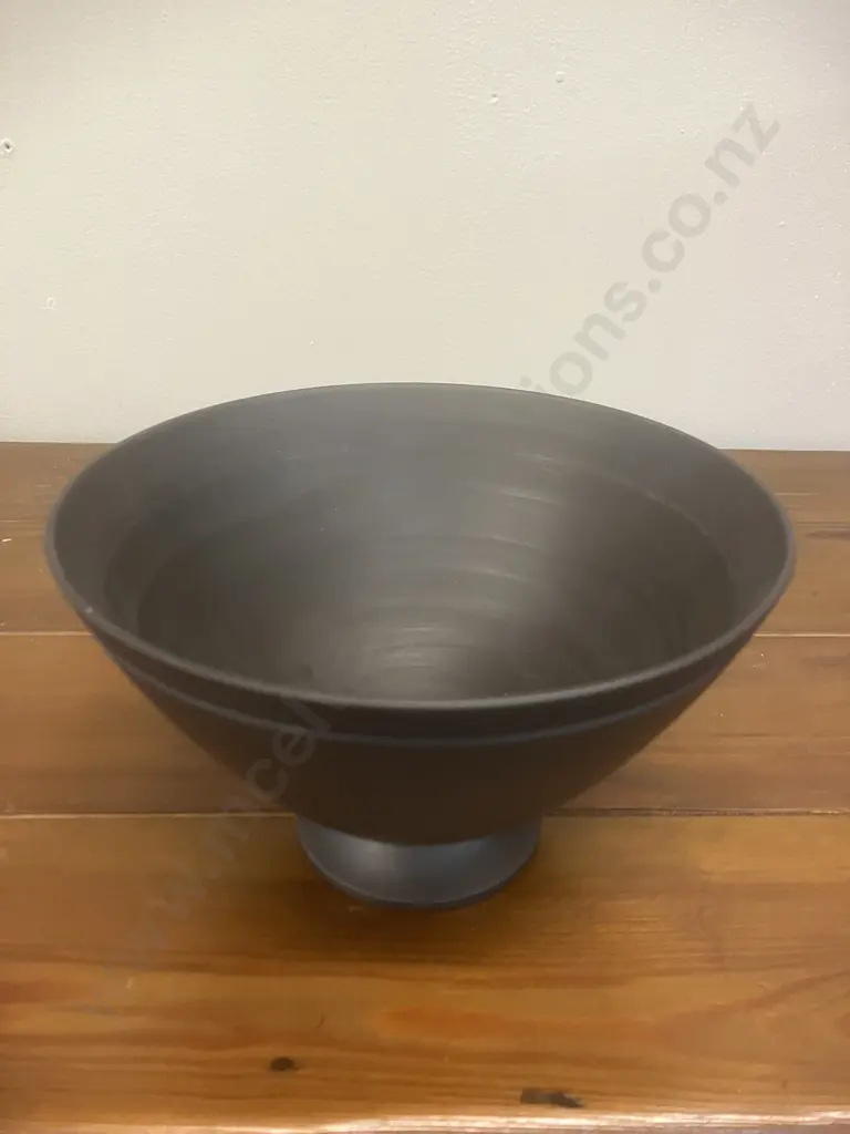 A Wedgwood Black Basalt Footed Bowl Designed by Keith Murray. c1930's. 10 x 17cm Image 1++
