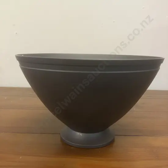 A Wedgwood Black Basalt Footed Bowl Designed by Keith Murray. c1930's. 10 x 17cm