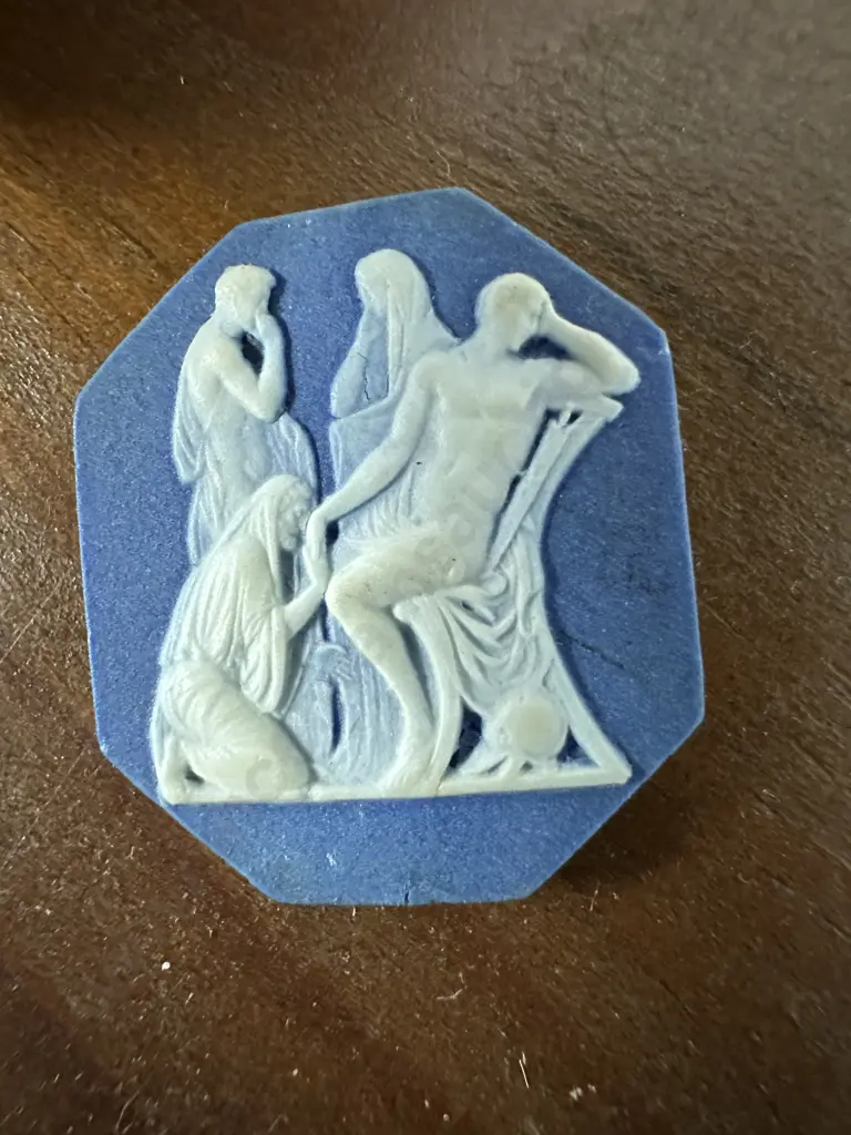 Rare Wedgwood Octagonal Plaque in Blue Jasper Dip Low White Relief  - Late 18th. Century. 2.5 x 2cm Image 1++