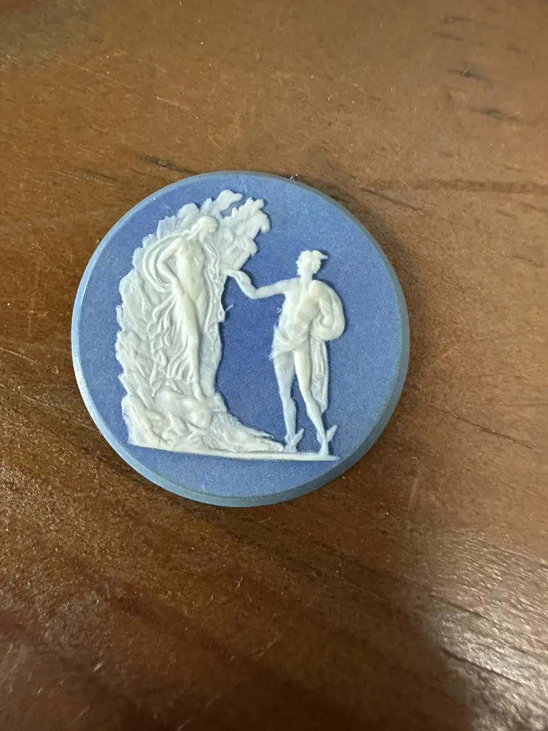 Rare Wedgwood Round Plaque in Blue Jasper Dip Low White Relief  - Late 18th. Century. 3cm Image 1++