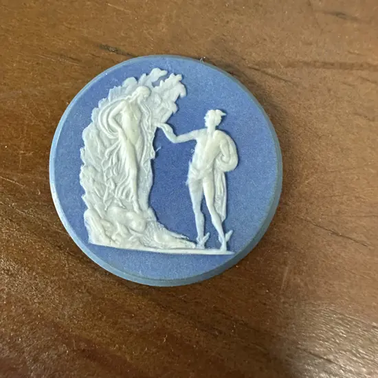 Rare Wedgwood Round Plaque in Blue Jasper Dip Low White Relief  - Late 18th. Century. 3cm