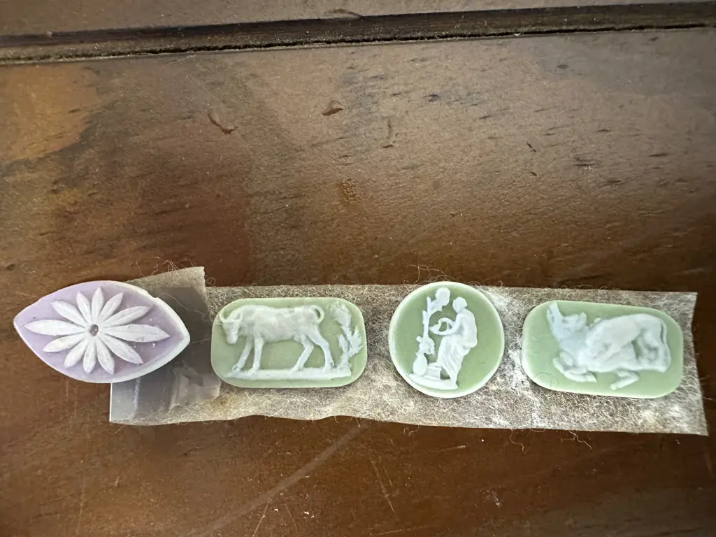 Wedgwood Panels x 4 - Lilac & White Oval Patera, Green & White Panels - Late 18th. Century. Image 1++