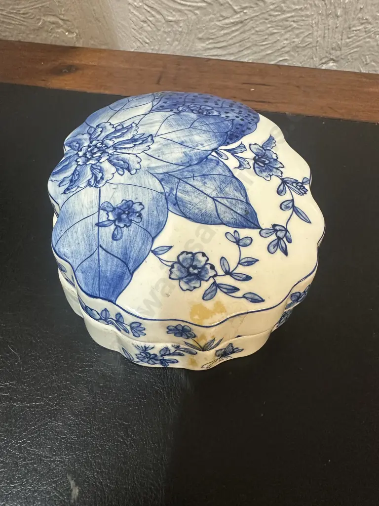 Vintage Chinese Blue & White Porcelain Lidded Trinket Dish Scalloped Edge Hand Painted Floral Motif Image 1++