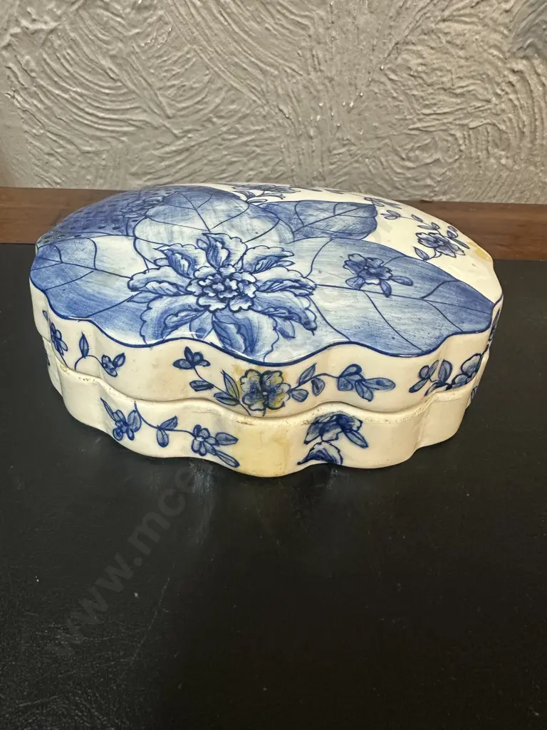 Vintage Chinese Blue & White Porcelain Lidded Trinket Dish Scalloped Edge Hand Painted Floral Motif Image 1++